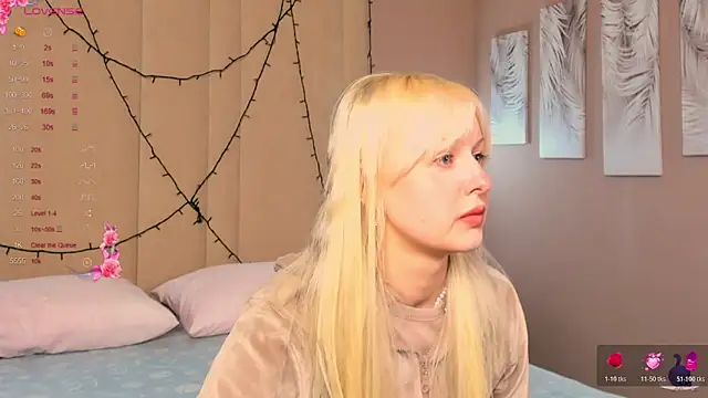 AdeleSilvy online show from April 16, 1:39 am