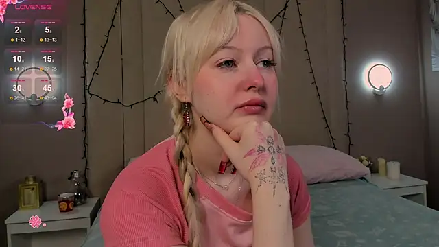 AdeleSilvy online show from March 19, 1:49 am