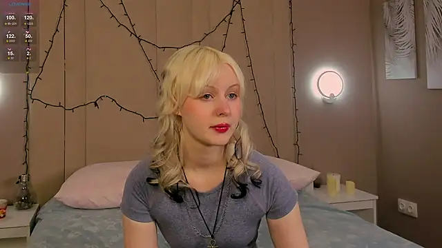 Snapshot of AdeleSilvy chatting on February 21, 1:40 am AdeleSilvy online show from February 21, 1:40 am