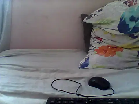 Snapshot of handsomeguy02 chatting on June 18, 12:54 pm handsomeguy02 online show from June 18, 12:54 pm
