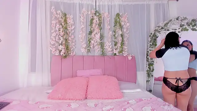 Snapshot of nicky_bonny18 chatting on February 4, 12:22 pm nicky bonny18 online show from February 4, 12:22 pm