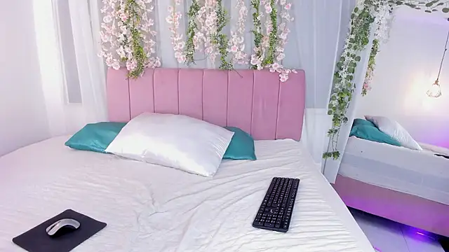 Snapshot of nicky_bonny18 chatting on February 10, 12:15 pm nicky bonny18 online show from February 10, 12:15 pm