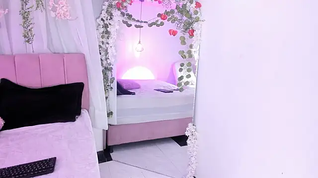 Snapshot of nicky_bonny18 chatting on February 26, 12:49 pm nicky bonny18 online show from February 26, 12:49 pm