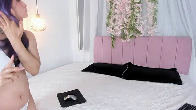 Snapshot of nicky_bonny18 chatting on February 19, 12:13 pm nicky bonny18 online show from February 19, 12:13 pm