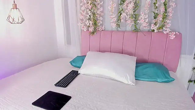 Snapshot of nicky_bonny18 chatting on February 9, 12:03 pm nicky bonny18 online show from February 9, 12:03 pm