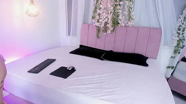 Snapshot of nicky_bonny18 chatting on February 23, 12:06 pm nicky bonny18 online show from February 23, 12:06 pm