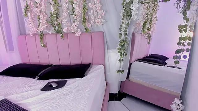 Snapshot of nicky_bonny18 chatting on February 16, 12:26 pm nicky bonny18 online show from February 16, 12:26 pm