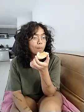 Snapshot of therealsun8 chatting on February 4, 8:53 am therealsun8 online show from February 4, 8:53 am