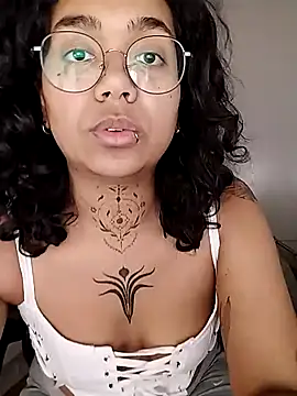 Snapshot of therealsun8 chatting on January 17, 6:06 am therealsun8 online show from January 17, 6:06 am