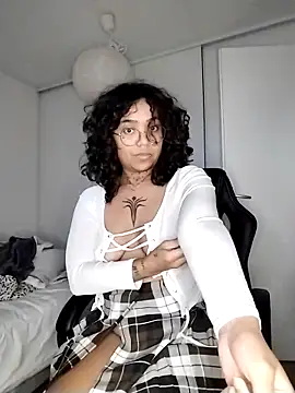 Snapshot of therealsun8 chatting on March 2, 6:14 am therealsun8 online show from March 2, 6:14 am