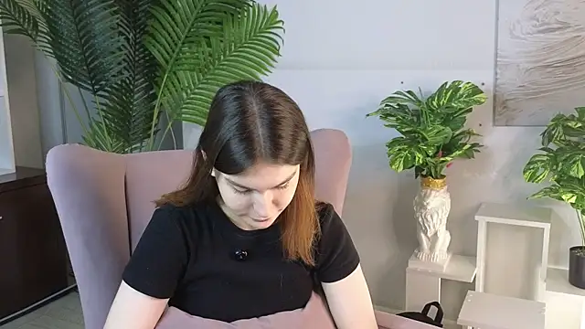 Snapshot of RickiHamelinck chatting on January 13, 9:13 am RickiHamelinck online show from January 13, 9:13 am