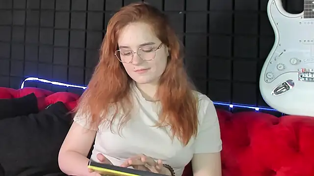 AmyRoy online show from February 9, 3:32 pm