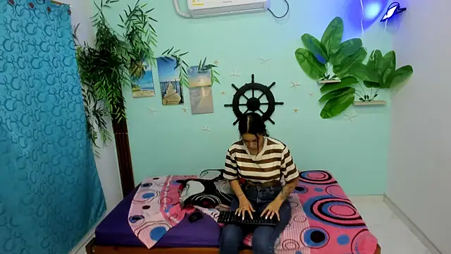 Snapshot of lucerodelamanana343 chatting on February 18, 7:21 pm lucerodelamanana343 online show from February 18, 7:21 pm