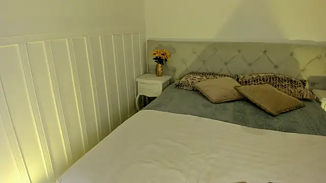 Little Lexyy online show from April 19, 5:19 am