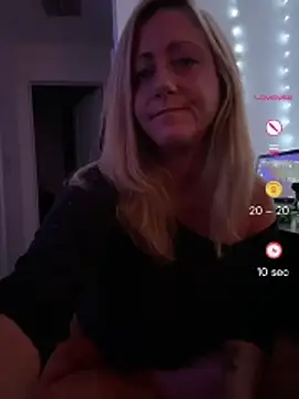FoxyMillie online show from June 26, 5:35 am