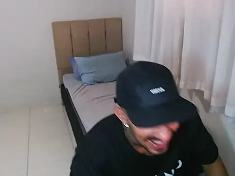 lipegonzalezz online show from February 12, 3:23 pm