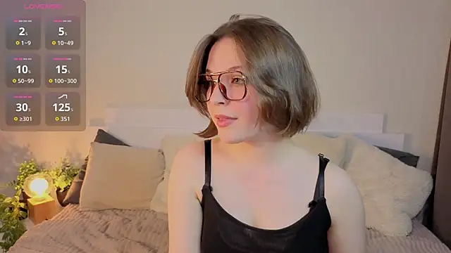 Snapshot of Next2Marie chatting on April 24, 5:53 am Next2Marie online show from April 24, 5:53 am