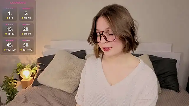 Snapshot of Next2Marie chatting on April 30, 4:52 am Next2Marie online show from April 30, 4:52 am
