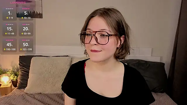 Snapshot of Next2Marie chatting on May 3, 5:56 am Next2Marie online show from May 3, 5:56 am