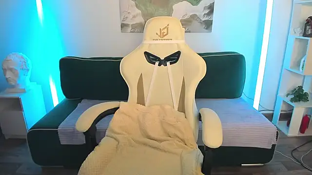 tracy aw online show from March 27, 6:11 am