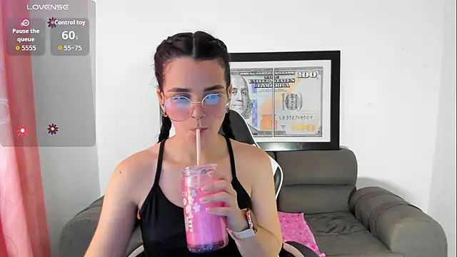 LucianaMoreau online show from March 19, 9:37 pm