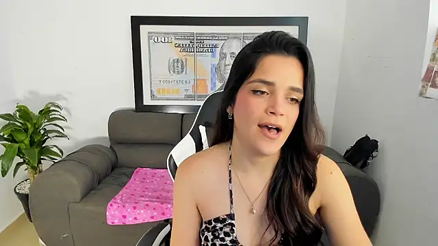 LucianaMoreau online show from March 4, 9:00 pm