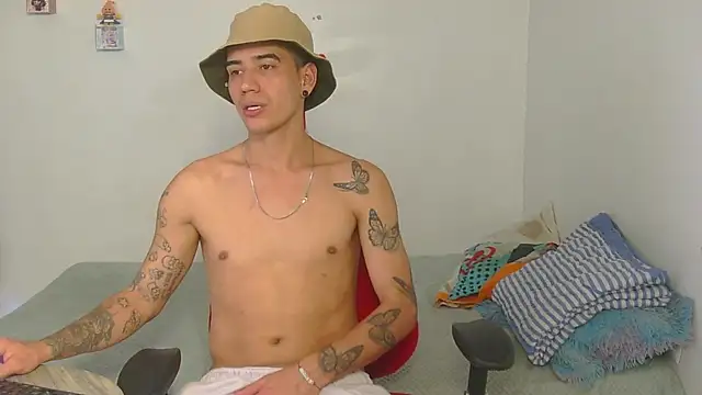 Snapshot of erickseen chatting on January 10, 9:21 pm erickseen online show from January 10, 9:21 pm