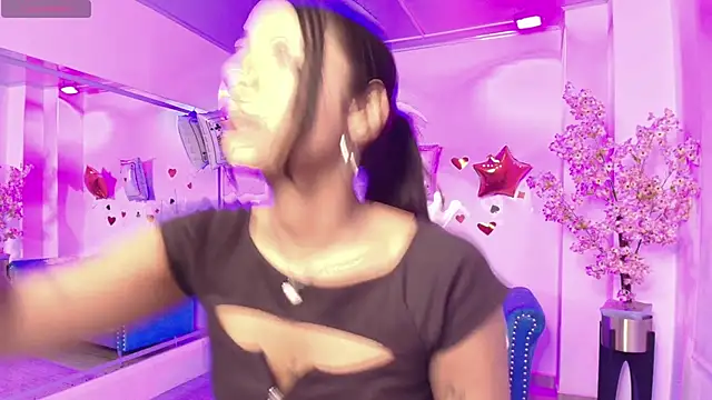 Snapshot of Divinee_Cloe chatting on February 13, 11:32 am Divinee Cloe online show from February 13, 11:32 am