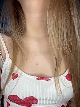 Snapshot of MargoXoki chatting on February 11, 9:53 am MargoXoki online show from February 11, 9:53 am