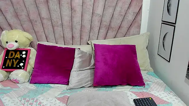 danibellucii  online show from February 25, 3:40 am