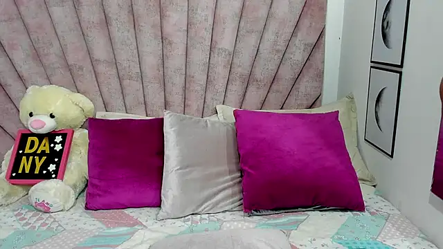 danibellucii  online show from February 28, 4:56 am