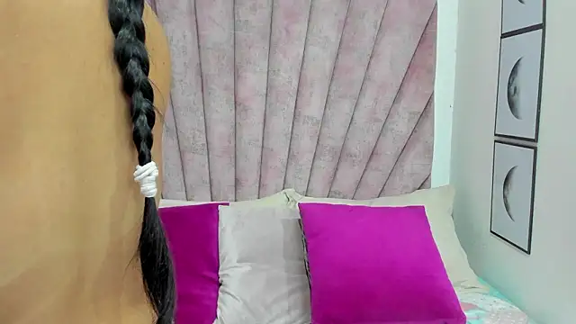 danibellucii  online show from March 26, 3:27 am