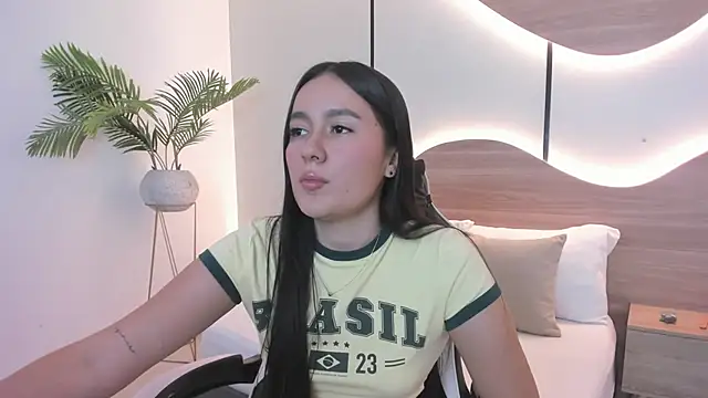 Snapshot of mia_slora chatting on June 25, 2:20 am mia slora online show from June 25, 2:20 am