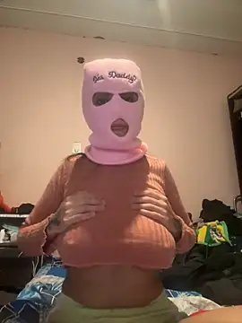 sweetbrunettee69 online show from January 18, 11:19 pm