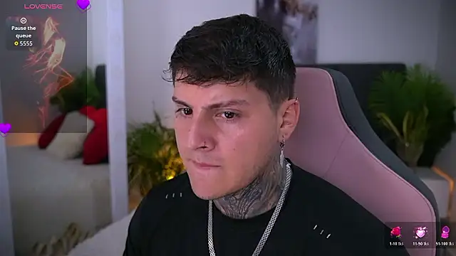 Snapshot of goldenatlasX chatting on February 7, 7:55 pm goldenatlasX online show from February 7, 7:55 pm