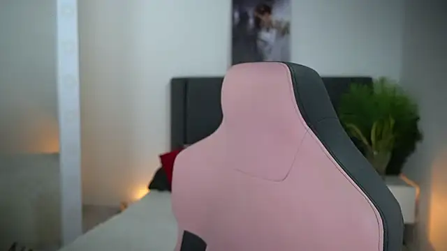 Snapshot of goldenatlasX chatting on February 14, 6:08 pm goldenatlasX online show from February 14, 6:08 pm