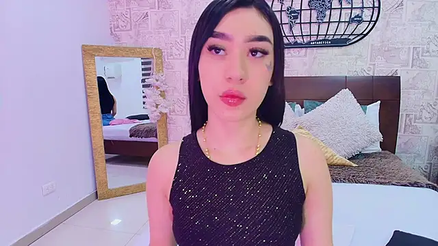 emily clarkk  online show from January 17, 7:50 pm