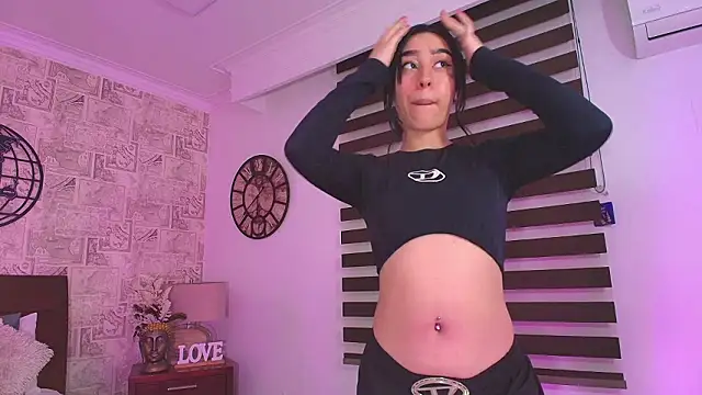 emily clarkk  online show from January 31, 7:56 pm