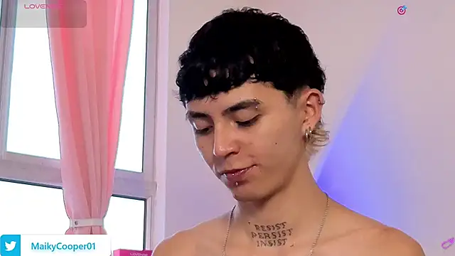 Maiky Cooper01 online show from March 26, 1:42 pm