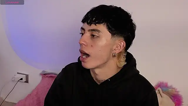 Maiky Cooper01 online show from March 21, 1:26 pm