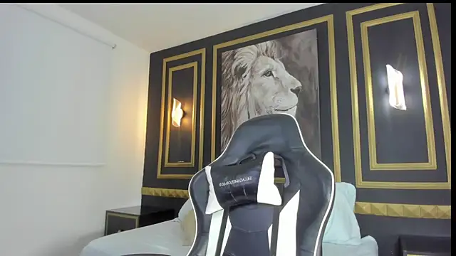 emma hiltonn  online show from February 8, 2:31 am