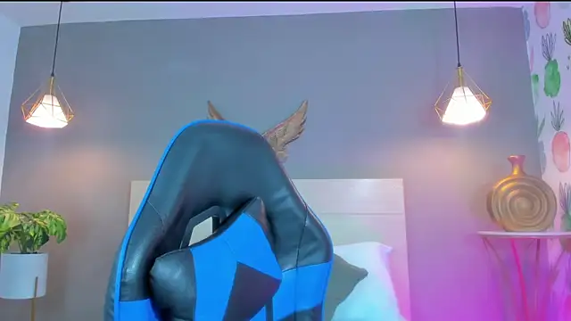 emma hiltonn  online show from April 10, 2:29 am