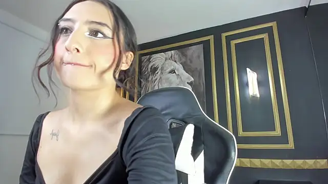 emma hiltonn  online show from February 10, 2:10 am