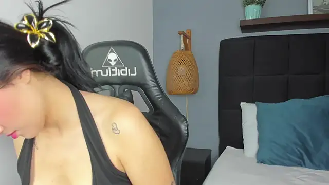 emma hiltonn  online show from February 5, 2:18 am