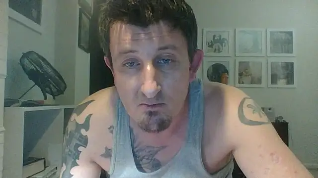 Snapshot of 2flimsy chatting on May 13, 11:01 pm 2flimsy online show from May 13, 11:01 pm