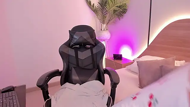 Snapshot of cataleya_castle chatting on February 25, 12:16 pm cataleya castle online show from February 25, 12:16 pm