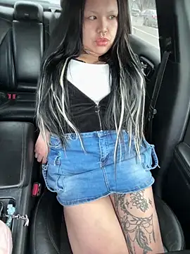 Snapshot of BaByDollxChloe chatting on February 27, 12:11 am BaByDollxChloe online show from February 27, 12:11 am