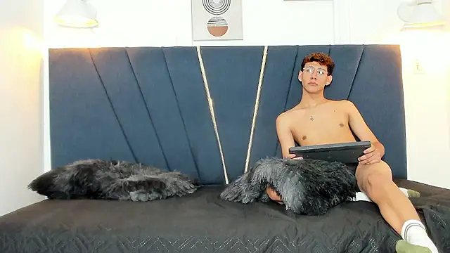 David cum18 online show from January 12, 2:07 am