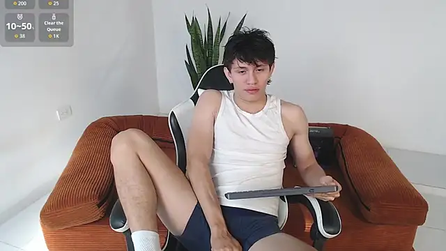 DarrenColleen online show from April 18, 1:24 pm