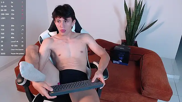 DarrenColleen online show from February 9, 3:04 am